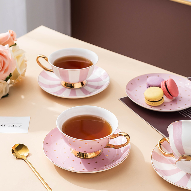 แก้วกาแฟเซรามิกสีชมพูพร้อมจานร - Kitchen Appliances Set บทวิจารณ์และราคา